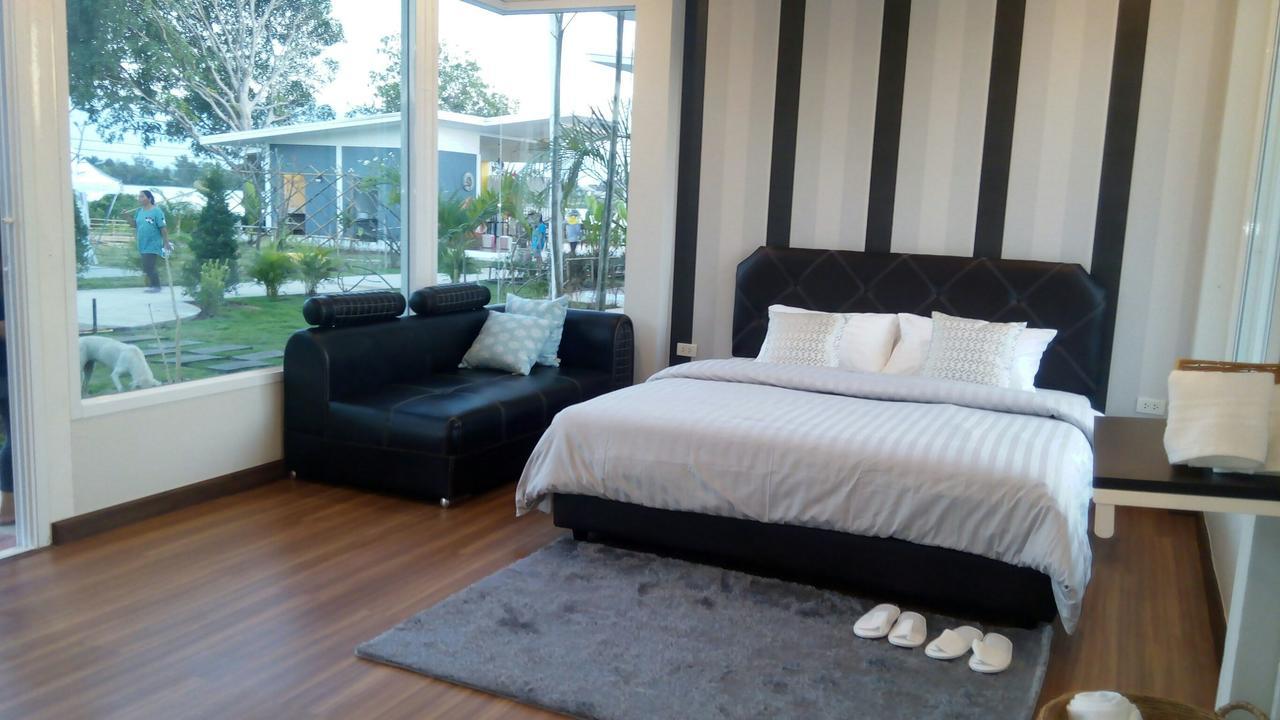 Bluemoon Riverside Phibun Mangsahan Екстер'єр фото